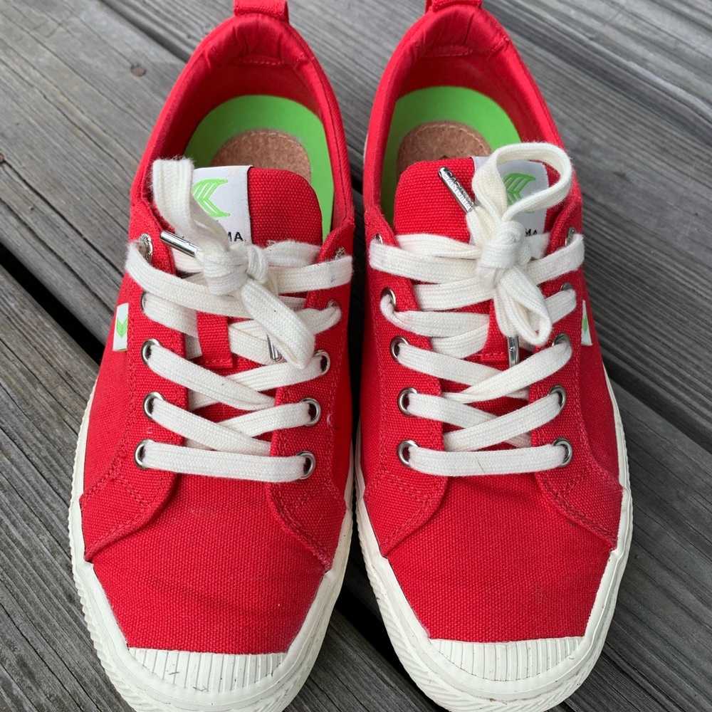 Cariuma Sneakers Red Woman’s size 8.5